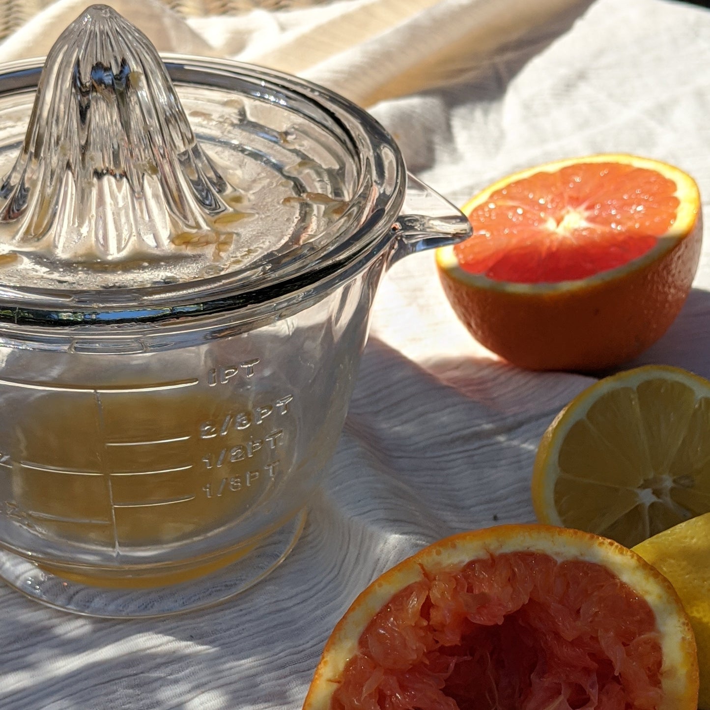 Glass Juicer & Measuring Jug